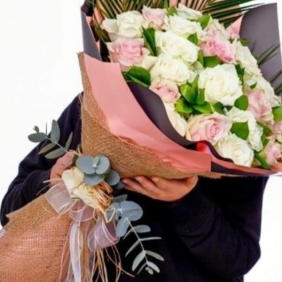  Kemer Flowers Elegant Bouquet of 25 Pink and White Roses