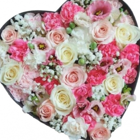  Kemer Florist Rose Lisyantus and Carnations in a Heart Box