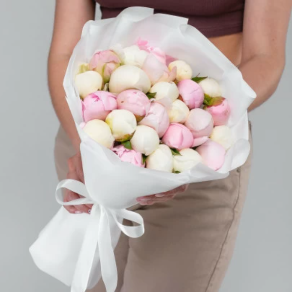  Kemer Flowers Delivery 25 Pieces White Pink Pion Bouquet