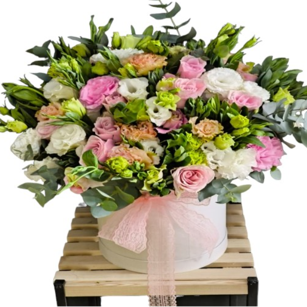  Kemer Flowers Delivery Elegantes Lisianthus-Rosen-Arrangement in weißer Box